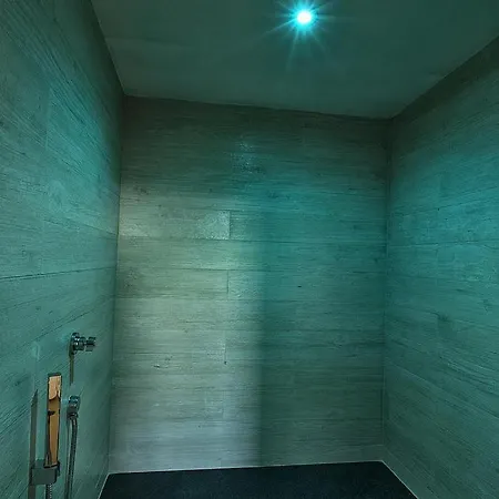 Sleeps 10 Pool Air Con Wifi